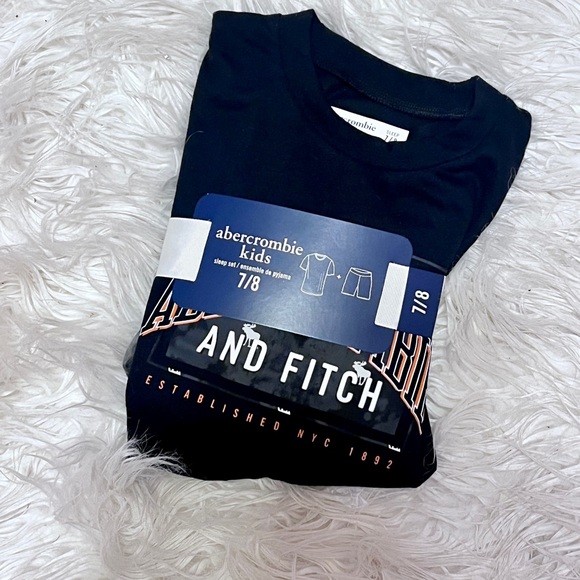 NWT boys Abercrombie pajama set size 7/8 - Picture 2 of 4